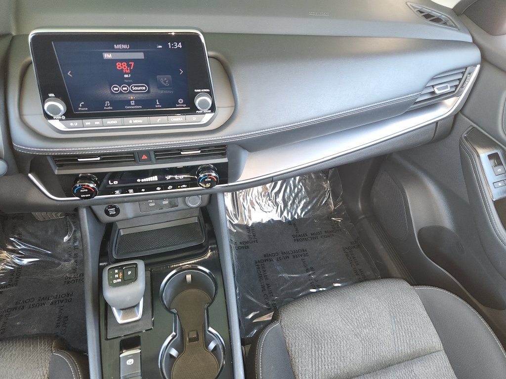 Used 2025 Nissan Rogue SV FWD image 17
