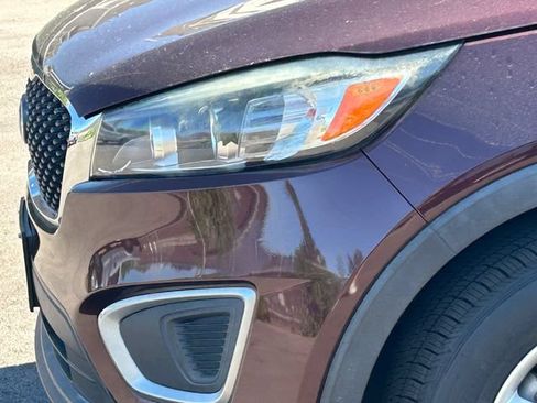 Used 2017 Kia Sorento FWD image 11