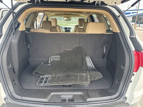 Used 2010 Chevrolet Traverse LTZ image 9