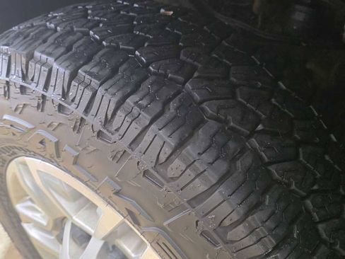 Used 2024 Chevrolet Silverado 2500 LT w/ Convenience Package image 10