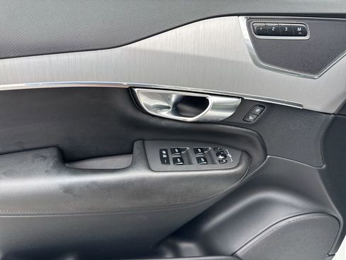 Used 2022 Volvo XC90 T5 Momentum image 20