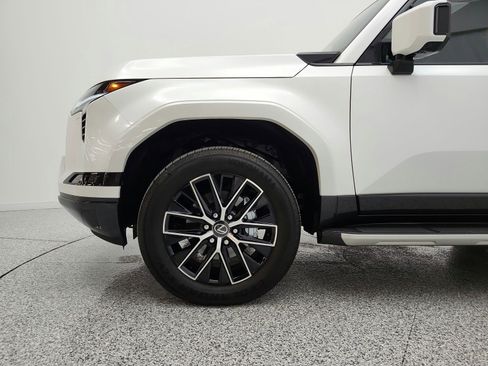 Used 2025 Lexus GX 550 w/ Accessory Package (Z1) AWD/4WD image 21