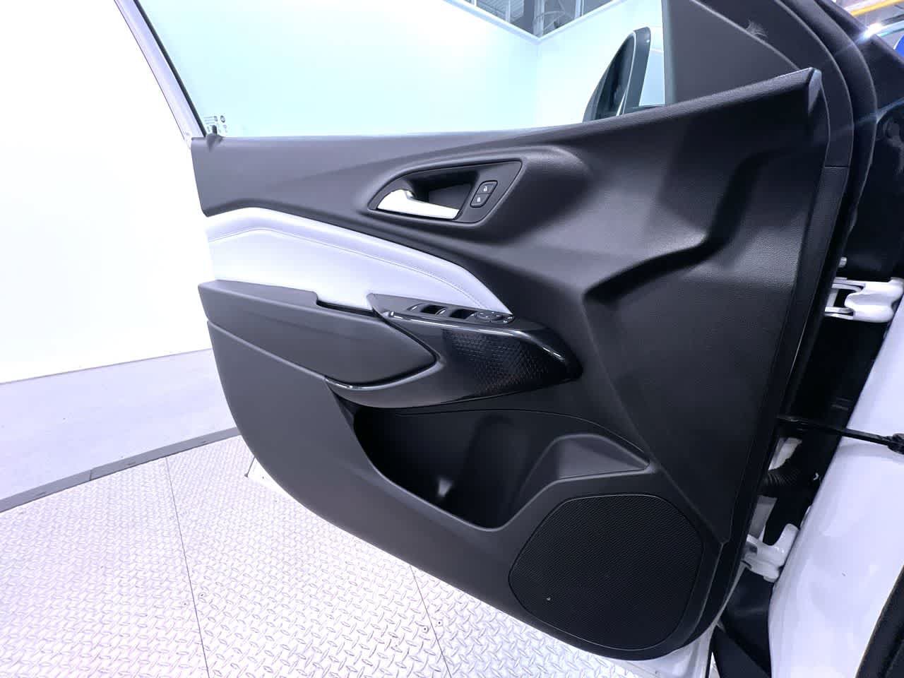 Used 2025 Chevrolet Trax LT w/ Driver Confidence Package FWD image 30