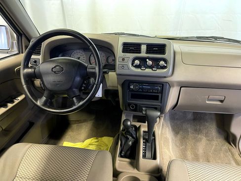 Used 2001 Nissan Frontier SE image 17