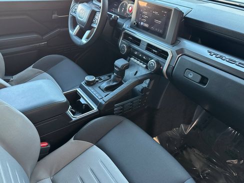 Used 2025 Toyota Tacoma TRD Sport AWD/4WD image 17