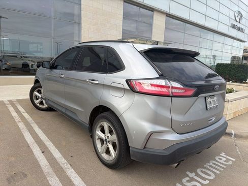 Used 2020 Ford Edge SE image 3