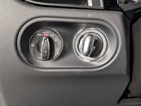 Certified 2026 Porsche Macan AWD/4WD image 32