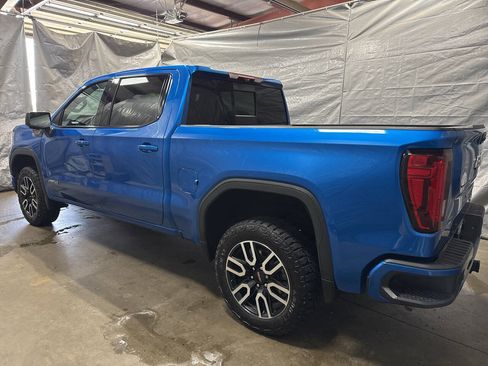 Used 2024 GMC Sierra 1500 AT4 w/ Technology Package AWD/4WD image 4