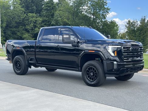 Used 2024 GMC Sierra 2500 AT4 w/ AT4 Premium Plus Package AWD/4WD image 2