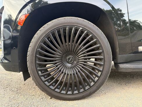 Used 2023 Cadillac Escalade ESV Premium Luxury image 9