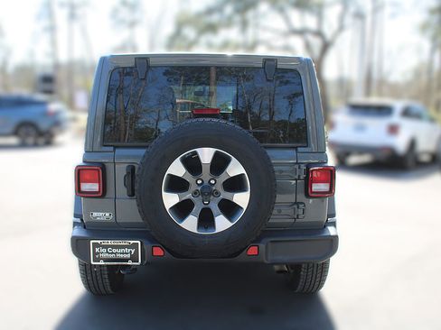 Used 2022 Jeep Wrangler Unlimited Sahara w/ Cold Weather Group image 8