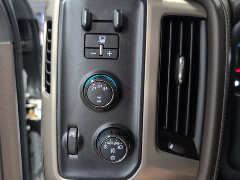 Used 2018 GMC Sierra 2500 Denali AWD/4WD image 13