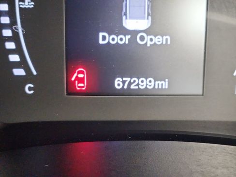 Used 2020 Jeep Renegade Latitude w/ Cold Weather Group AWD/4WD image 17
