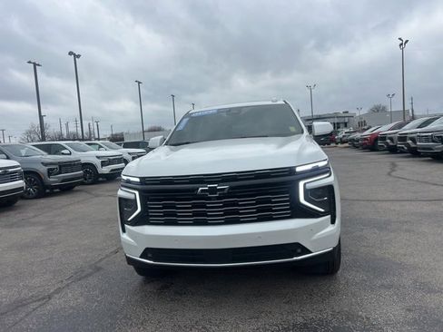 Certified 2025 Chevrolet Suburban High Country image 8