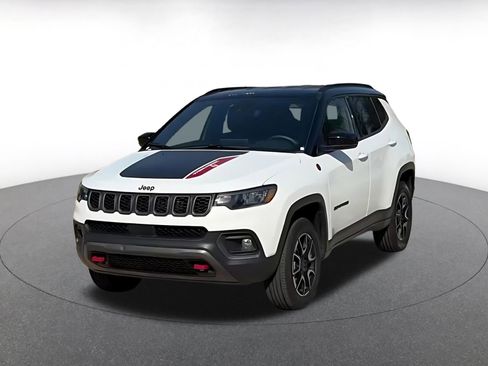 Used 2025 Jeep Compass Trailhawk AWD/4WD image 7
