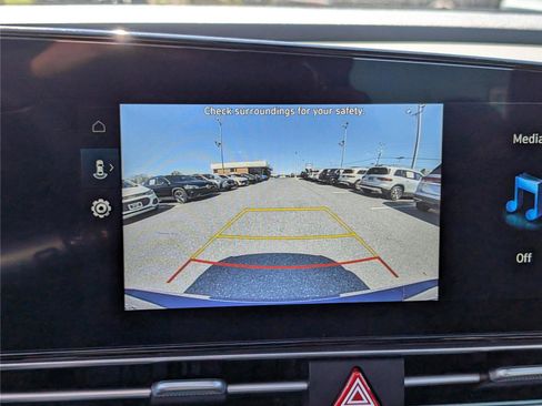 Used 2025 Hyundai Elantra Limited image 31