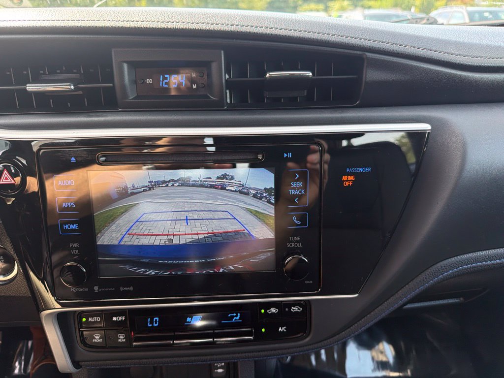 Used 2018 Toyota Corolla SE w/ SE Premium Package FWD image 25