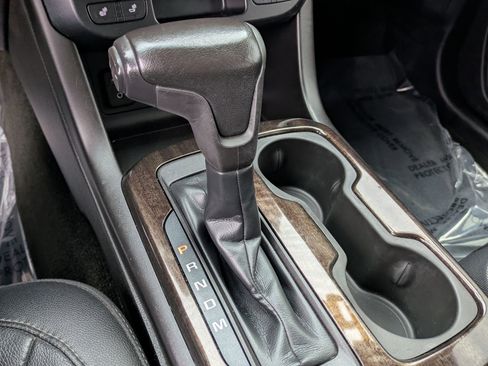 Used 2016 GMC Canyon SLT w/ Driver Alert Package image 17