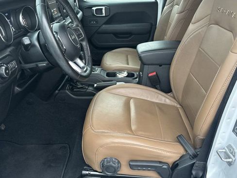 Certified 2022 Jeep Wrangler Unlimited Sahara w/ Cold Weather Group image 10