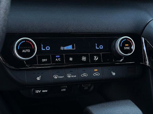 Used 2022 Hyundai Elantra Blue w/ Preferred Accessory Package FWD image 14