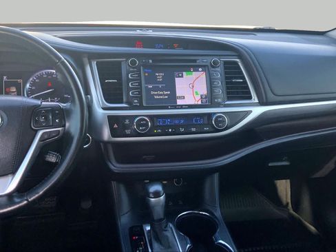 Used 2019 Toyota Highlander Limited AWD/4WD image 7