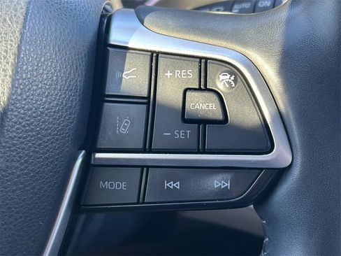 Certified 2022 Toyota Highlander Platinum image 42