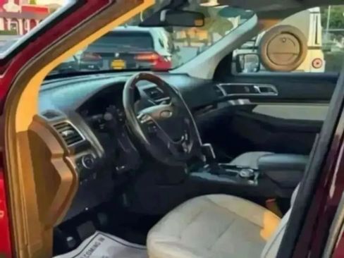 Used 2019 Ford Explorer Platinum AWD/4WD image 35