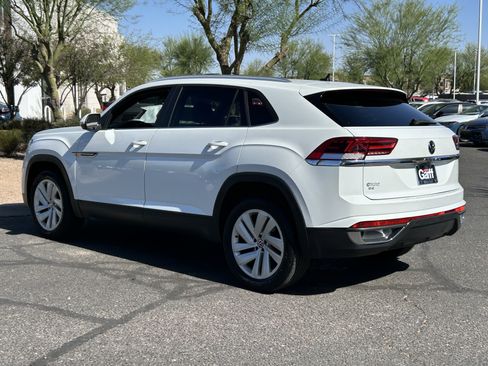 Used 2023 Volkswagen Atlas Cross Sport SE w/ Panoramic Sunroof Package FWD image 3
