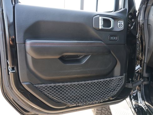 Used 2018 Jeep Wrangler Unlimited Rubicon AWD/4WD image 14