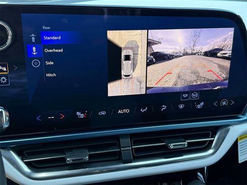 Used 2024 Chevrolet Equinox EV LT image 7