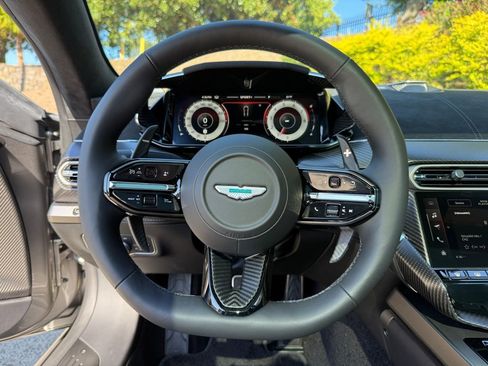 Used 2025 Aston Martin Vanquish image 22