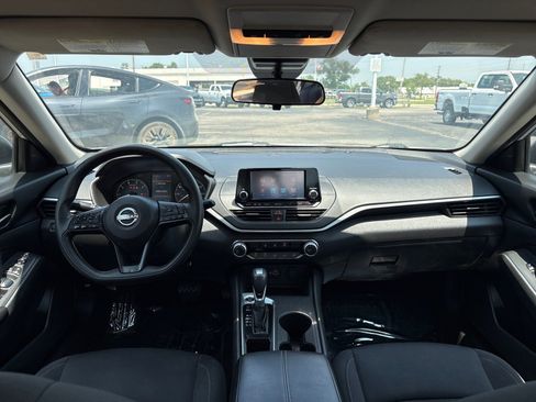 Used 2024 Nissan Altima 2.5 S FWD image 8