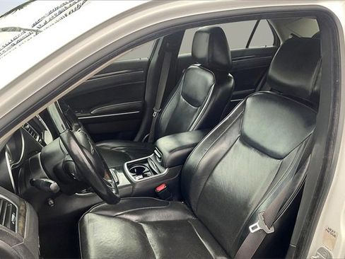 Used 2019 Chrysler 300 Limited image 24