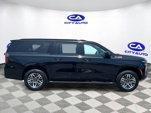 Used 2025 Chevrolet Suburban Z71 AWD/4WD image 2
