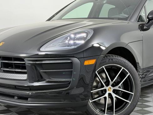 Certified 2026 Porsche Macan AWD/4WD image 12