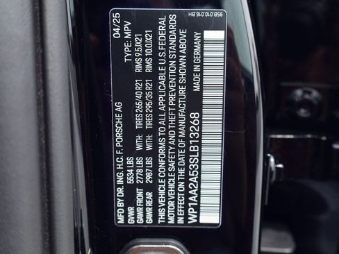 Certified 2025 Porsche Macan image 29