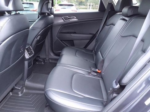 Used 2023 Kia Sportage SX image 17