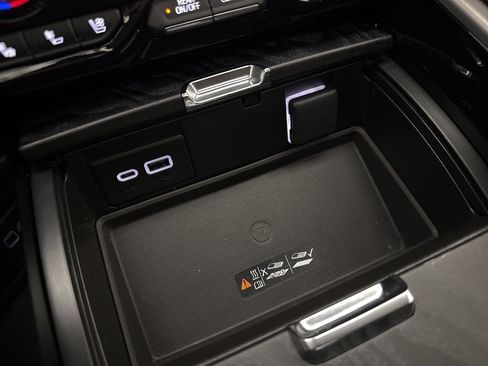 Used 2023 GMC Yukon Denali w/ Advanced Technology Package image 55