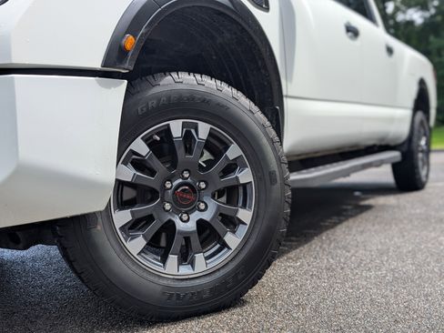 Used 2024 Nissan Titan PRO-4X AWD/4WD image 31
