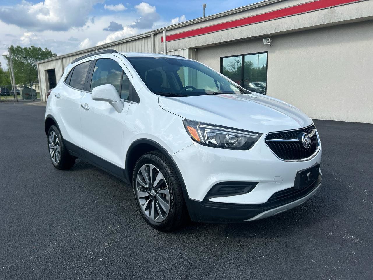 Used 2022 Buick Encore Preferred AWD/4WD image 3