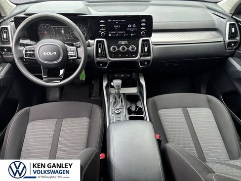 Used 2022 Kia Sorento LX AWD/4WD image 16