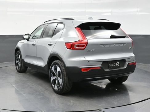 Used 2026 Volvo XC40 B5 Plus AWD/4WD image 5