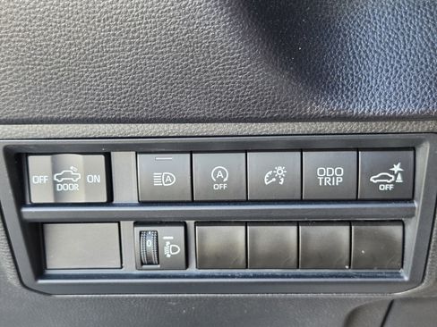 Used 2022 Toyota Tundra SR5 w/ SR5 Convenience Package image 26