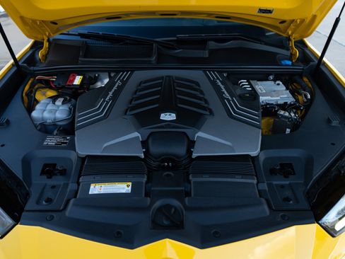 Used 2021 Lamborghini Urus image 42