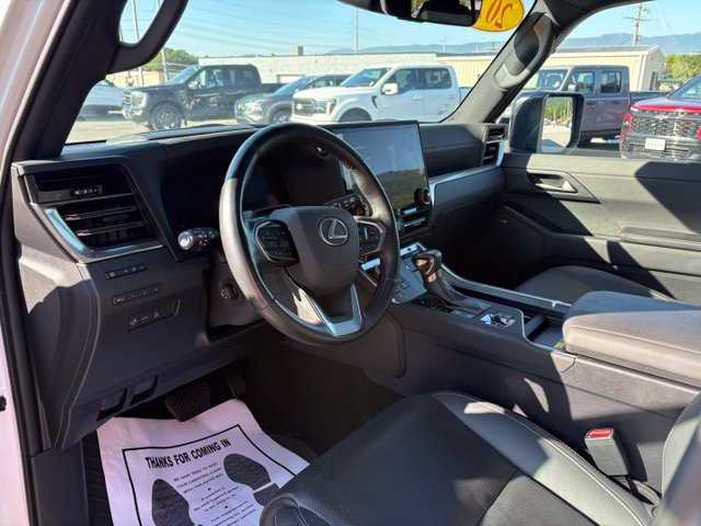 Used 2024 Lexus GX 550 AWD/4WD image 3