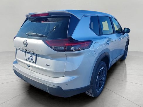 Used 2025 Nissan Rogue SV AWD/4WD image 34