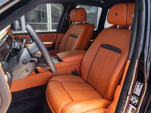Certified 2025 Rolls-Royce Cullinan Black Badge w/ Leather Finishing Pack AWD/4WD image 18