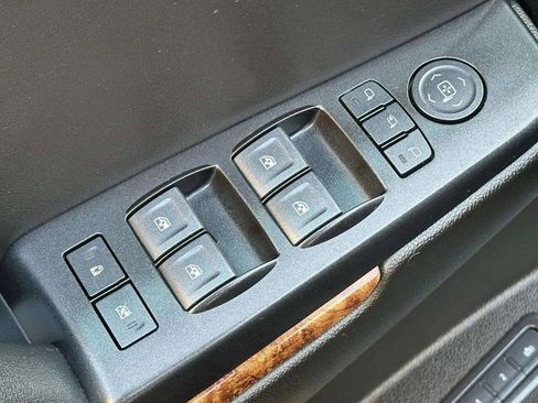 Used 2020 Chevrolet Suburban Premier AWD/4WD image 27