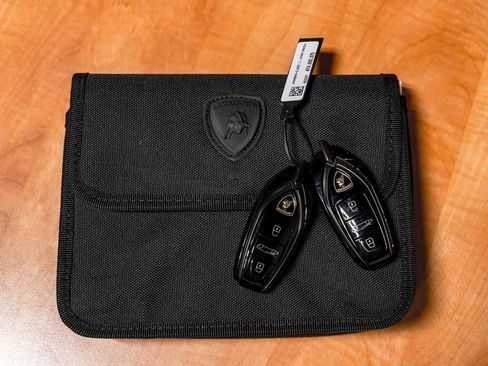 Used 2025 Lamborghini Revuelto image 57