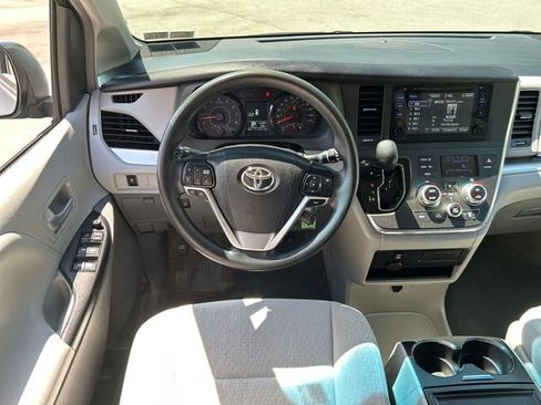 Used 2015 Toyota Sienna LE FWD image 14